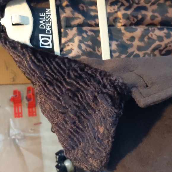 Brown jacket with faux fur collar - Picture 3 of 7